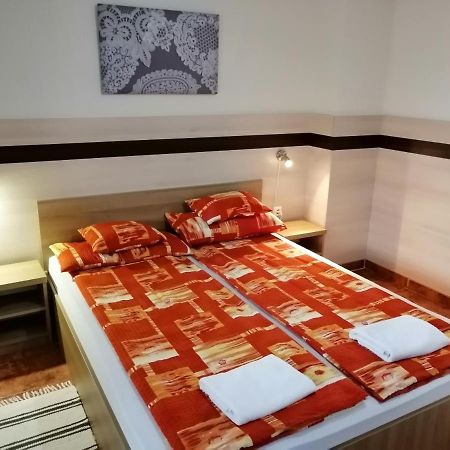 Csipkehaz Apartman Cserkeszőlő Εξωτερικό φωτογραφία