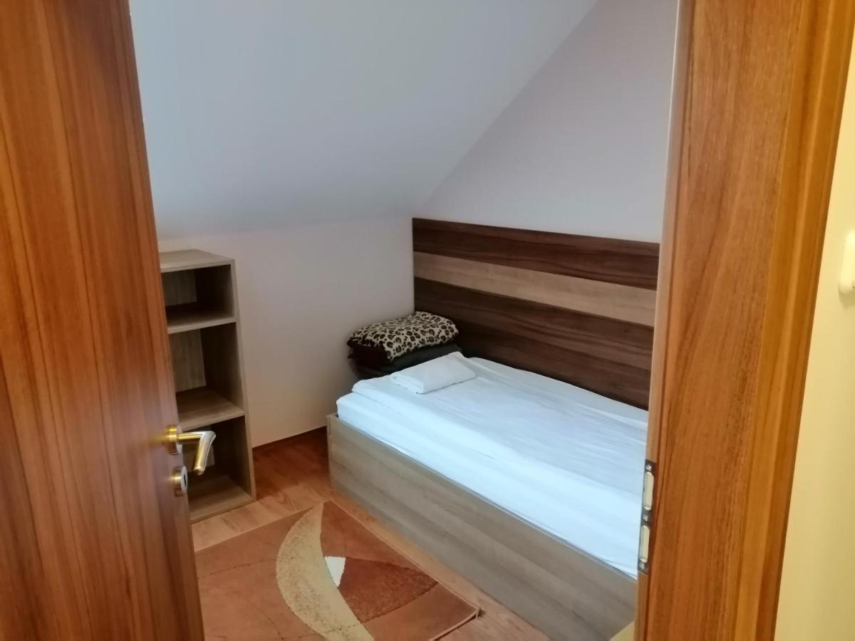 Csipkehaz Apartman Cserkeszőlő Εξωτερικό φωτογραφία