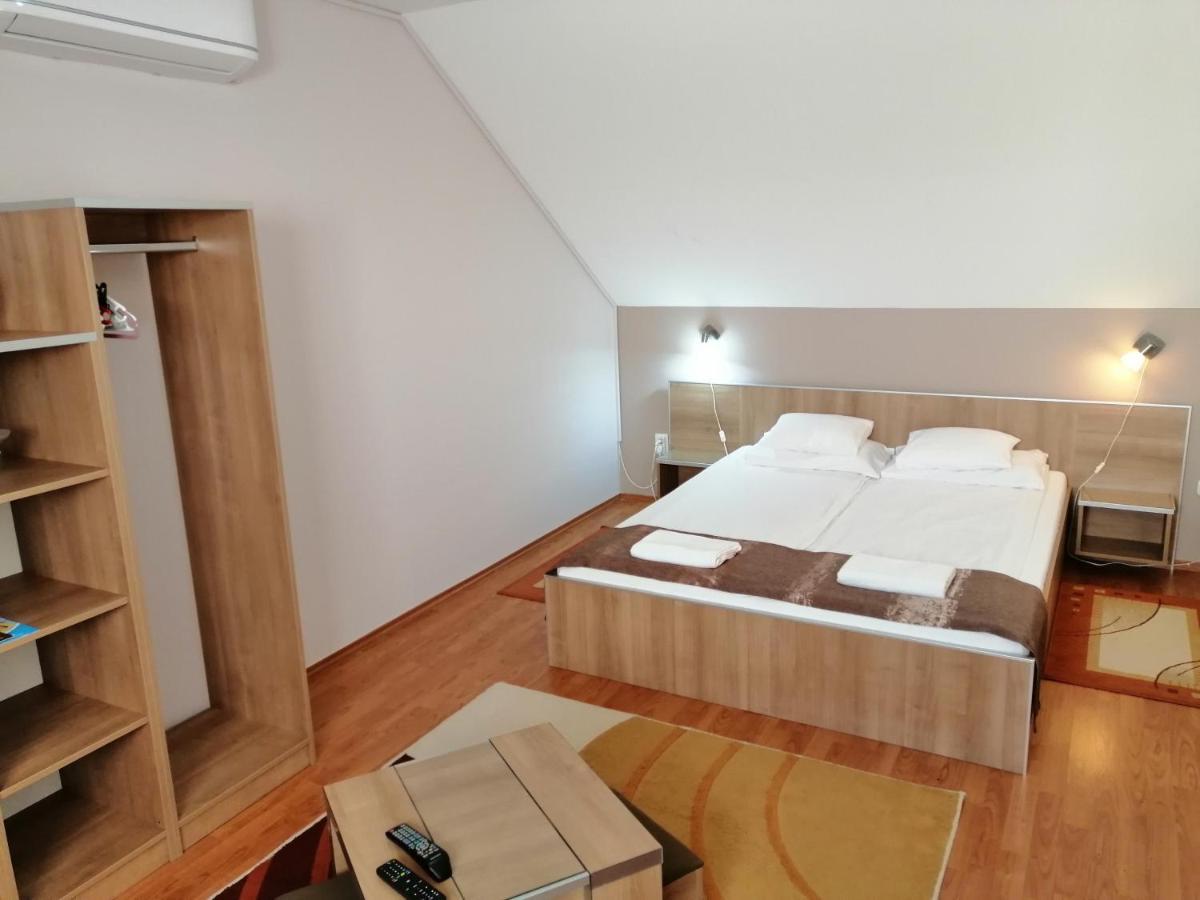Csipkehaz Apartman Cserkeszőlő Εξωτερικό φωτογραφία
