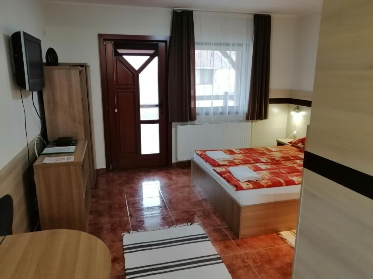 Csipkehaz Apartman Cserkeszőlő Εξωτερικό φωτογραφία