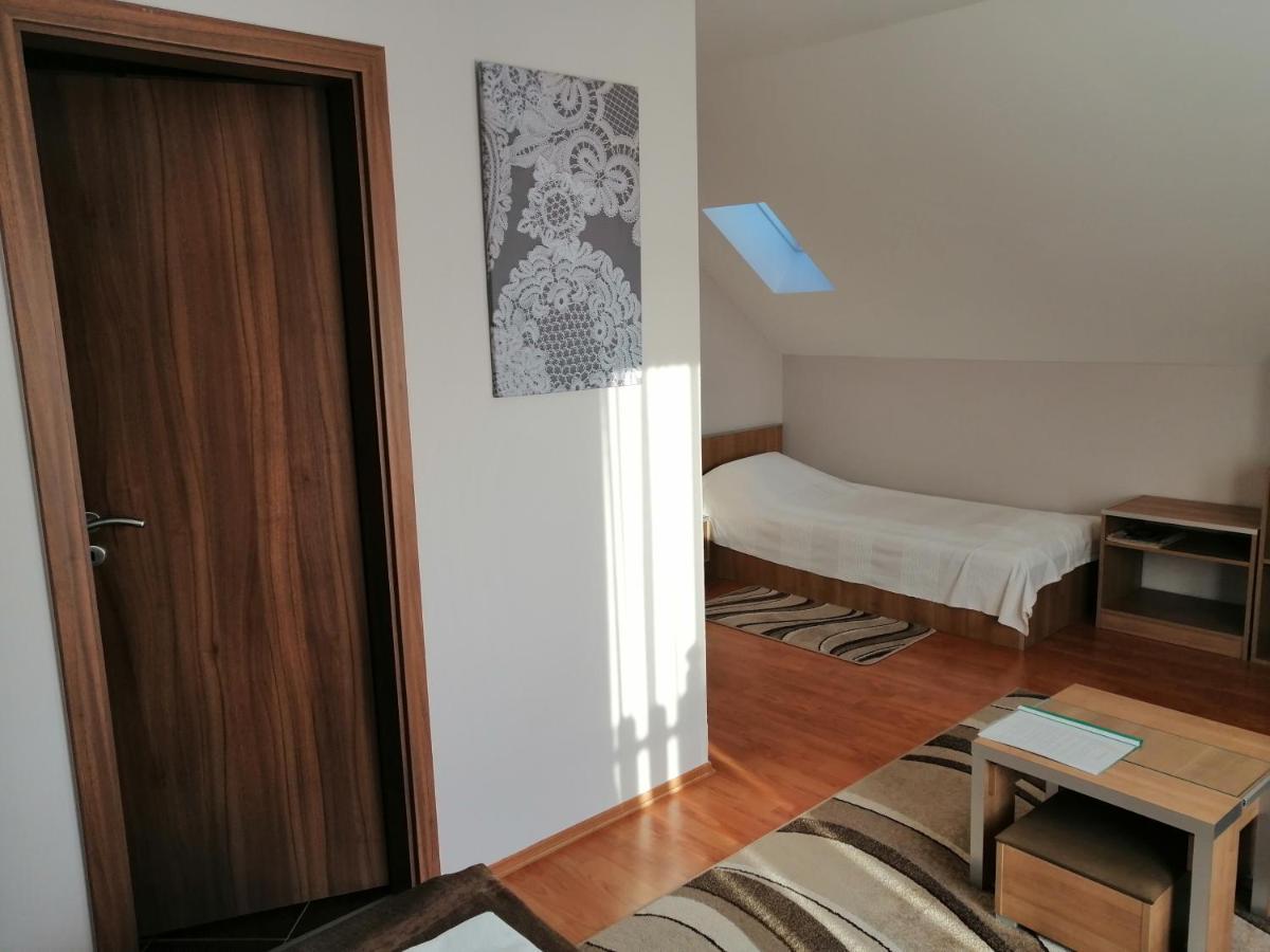 Csipkehaz Apartman Cserkeszőlő Εξωτερικό φωτογραφία