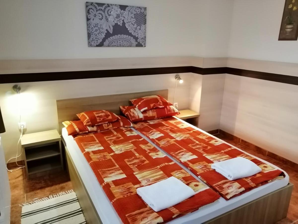 Csipkehaz Apartman Cserkeszőlő Εξωτερικό φωτογραφία