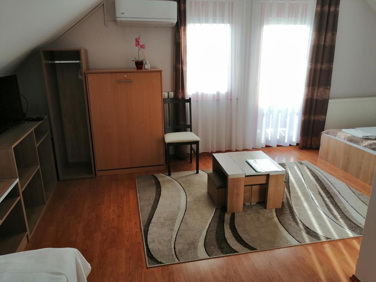 Csipkehaz Apartman Cserkeszőlő Εξωτερικό φωτογραφία