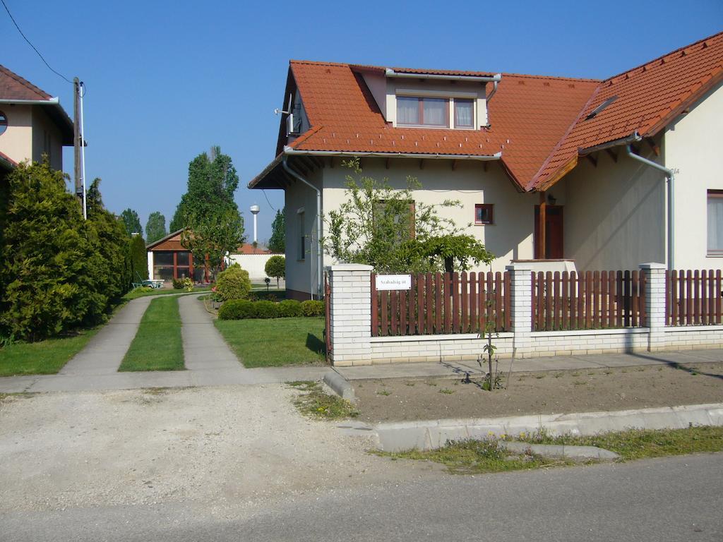 Csipkehaz Apartman Cserkeszőlő Εξωτερικό φωτογραφία