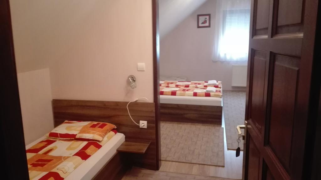 Csipkehaz Apartman Cserkeszőlő Εξωτερικό φωτογραφία
