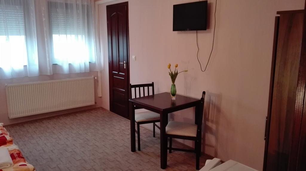 Csipkehaz Apartman Cserkeszőlő Εξωτερικό φωτογραφία