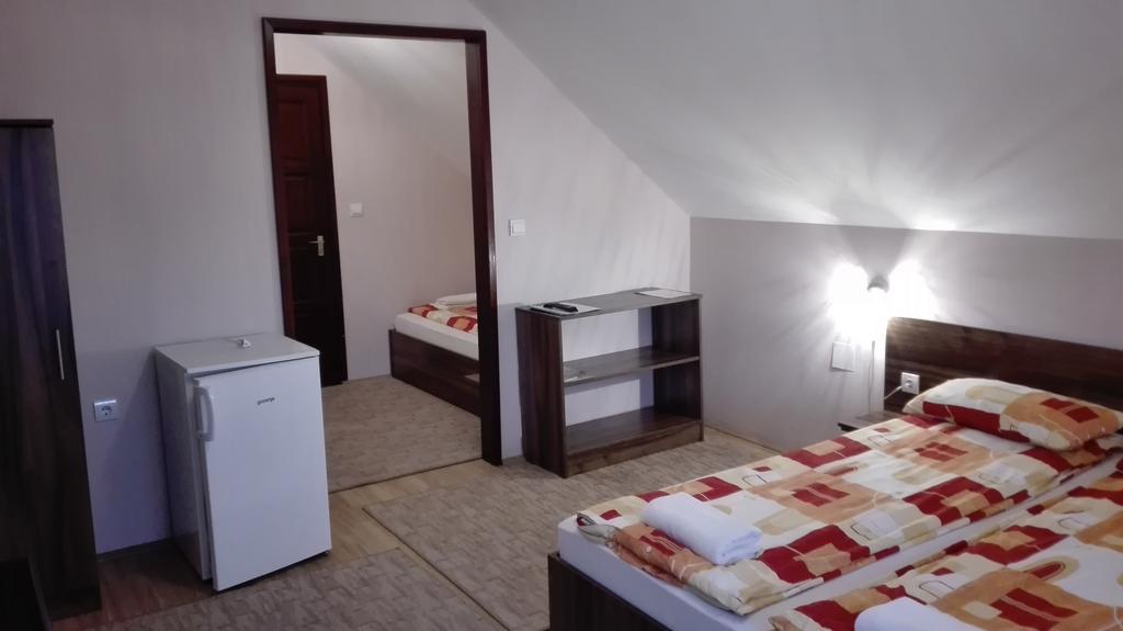 Csipkehaz Apartman Cserkeszőlő Εξωτερικό φωτογραφία