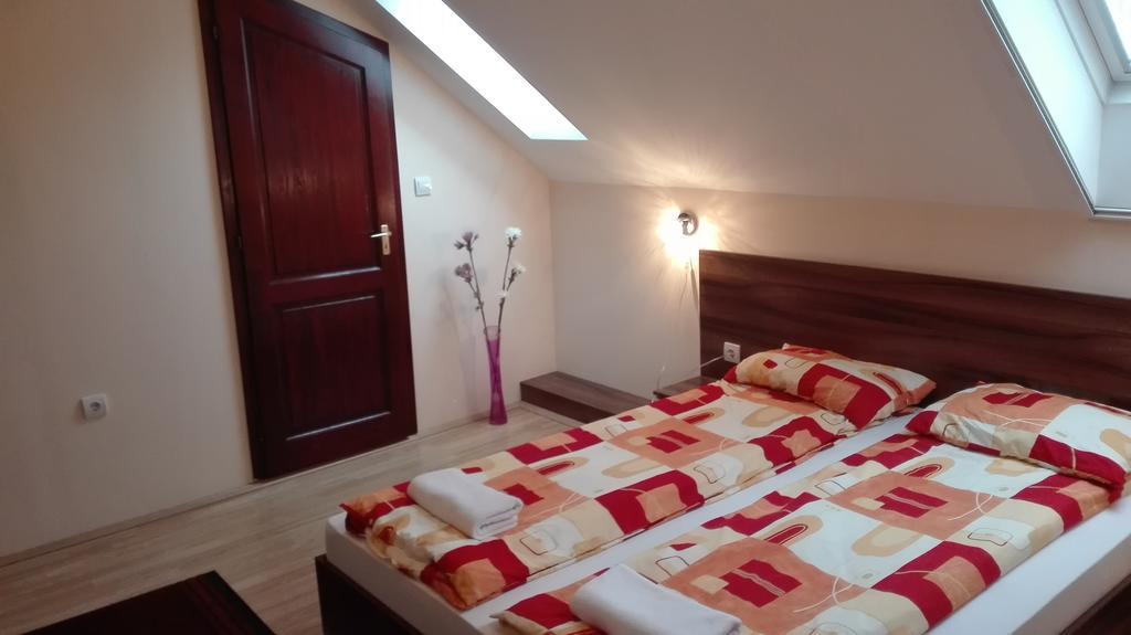 Csipkehaz Apartman Cserkeszőlő Εξωτερικό φωτογραφία