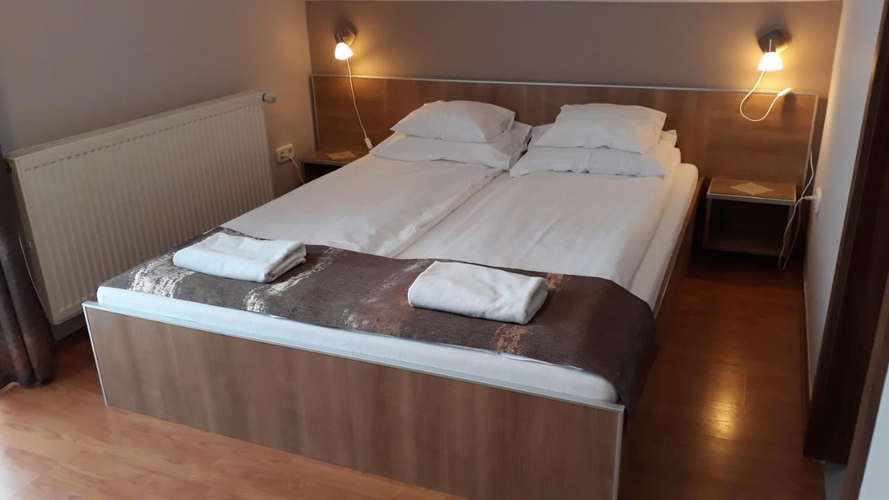 Csipkehaz Apartman Cserkeszőlő Εξωτερικό φωτογραφία