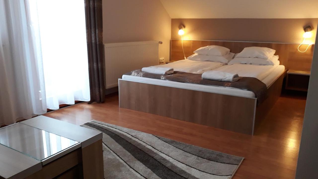 Csipkehaz Apartman Cserkeszőlő Εξωτερικό φωτογραφία