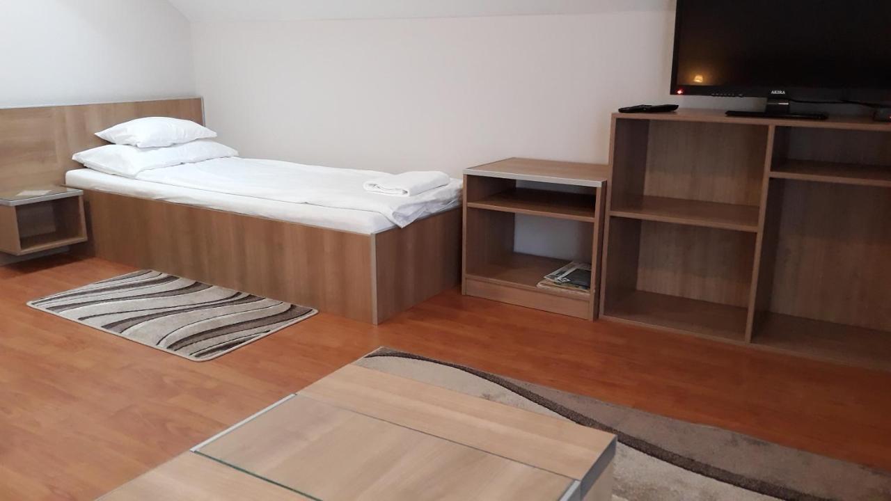 Csipkehaz Apartman Cserkeszőlő Εξωτερικό φωτογραφία